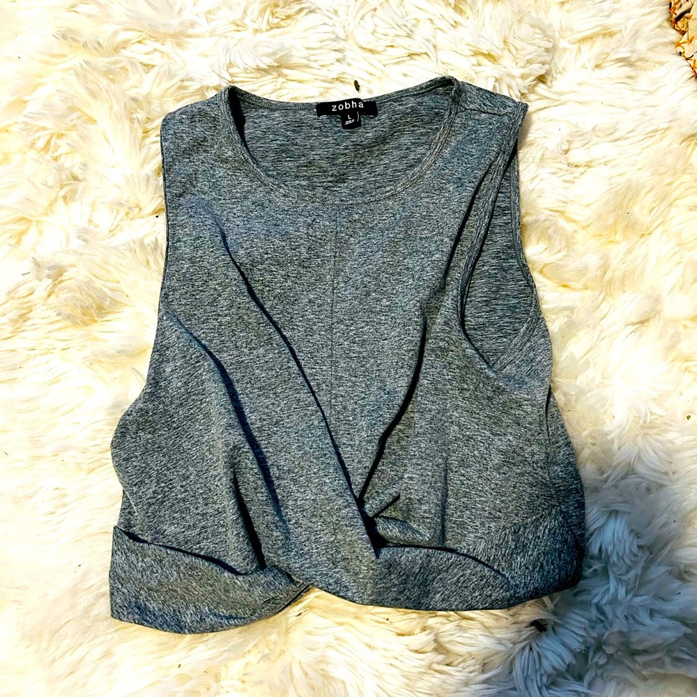 Gray twist in the front tank top sz L